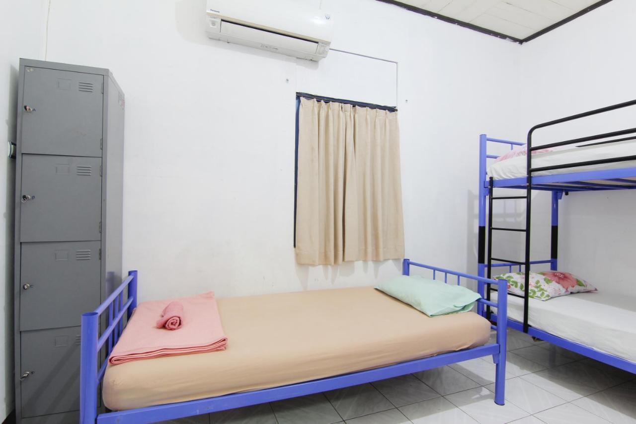 Arjuna Hostel Semarang Exterior foto